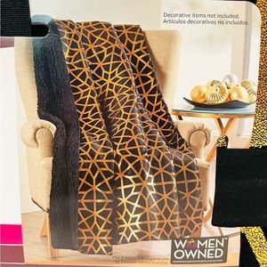 Black and Gold Soft Velvet Plush Throw Sherpa Blanket Better Homes & Gardens NEW